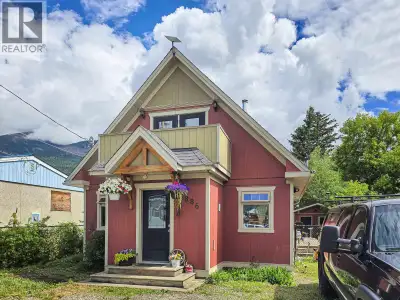 Cute & cozy describe this home perfectly. Compact in design but loaded with function, you won't beli...