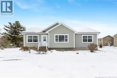 Located in the historic community of Marysville, this sweet bungalow with semi-circle driveway sits...