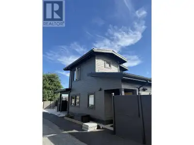 901 JACKSON CRESCENT New Westminster, British Columbia