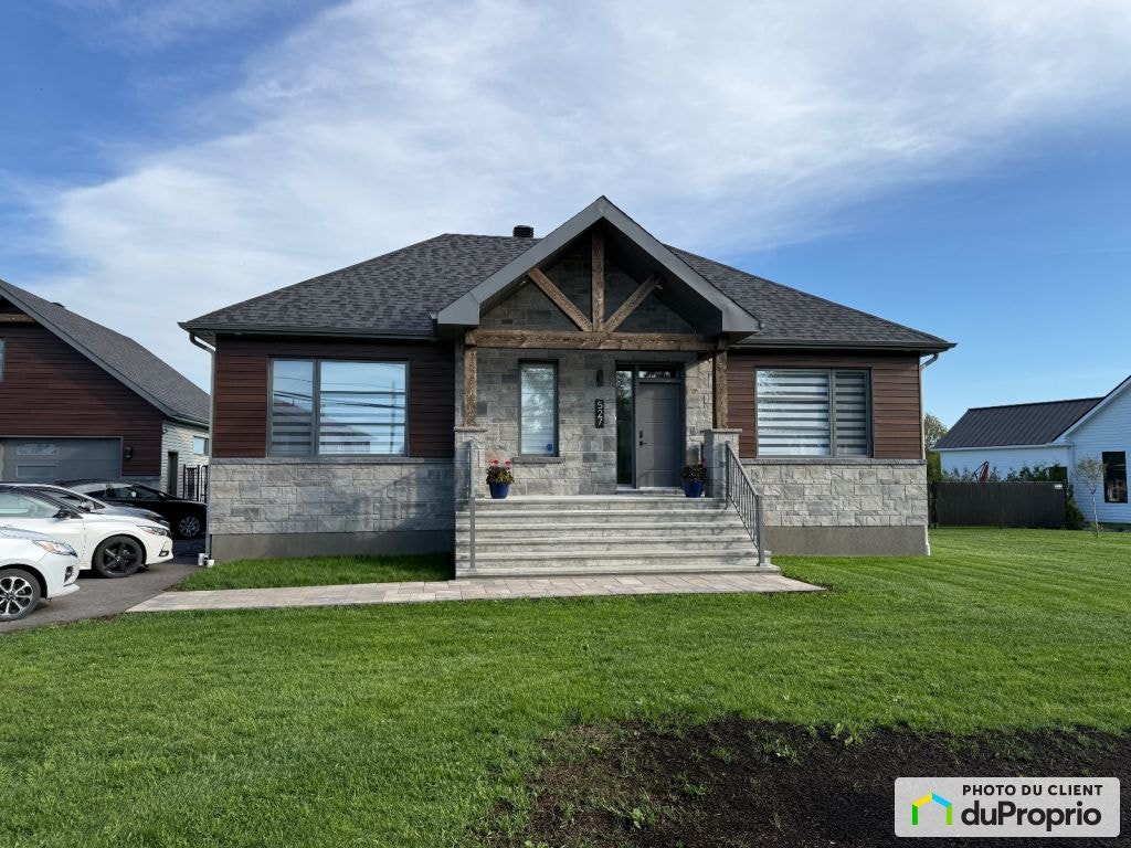 $879,900 - Bungalow for sale in St-Stanislas-De-Kostka — photo 2