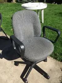 Office chair in good clean condition $25