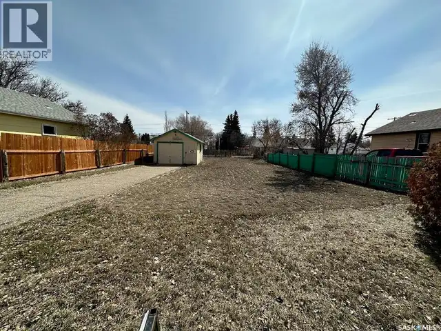 217 4th AVENUE Kindersley, Saskatchewan in Land for Sale in Saskatoon - Image 2