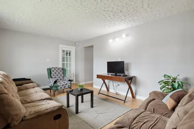 C5 MAIN - 3 BEDROOMS | FULLY FURNISHED ALL UTILITIES INCLUDE in Long Term Rentals in Moncton - Image 3