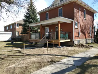 FOR SALE 819 EAST MAIN STREET WELLAND RESIDENTIAL/COMMERCIAL CC2 ZONING Amazing opportunity commerci...