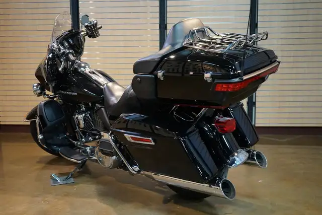 2019 Harley-Davidson Electra Glide Ultra Limited in Sport Touring in Medicine Hat - Image 8