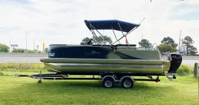 2024 Tahoe 2185 LTZ Elite Windshield Tritoon, Mercury 150HP and Trailer 1 Left Black/Champagne Every...