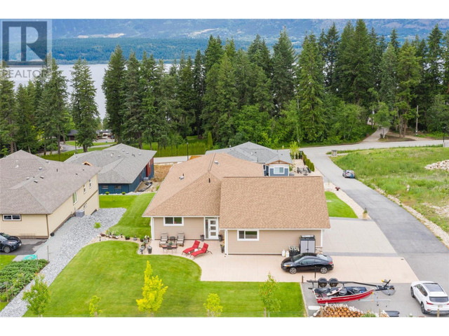 4140 20 Street NE Salmon Arm, British Columbia in Houses for Sale in Kamloops - Image 4