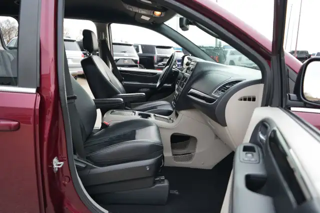 2018 Dodge Grand Caravan SXT Premium Plus WITH STOW & GO in Cars & Trucks in Red Deer - Image 27