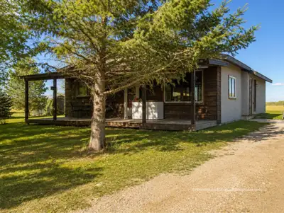 R17//Vita/Welcome to your perfect country retreat. Situated on 5 beautiful acres with only half a mi...