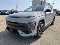 AMVIC Licensed Dealer Need a dynamic ride that’s both spirited and sophisticated? Let the 2024 Hyund... (image 3)