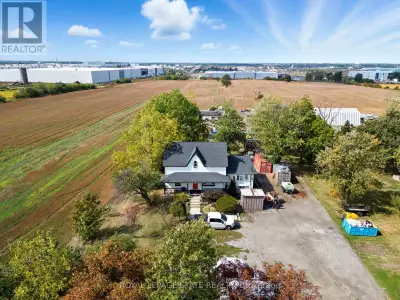 Great industrial property located in South Redhill Business Park, zoned M3 prestige industrial allow...