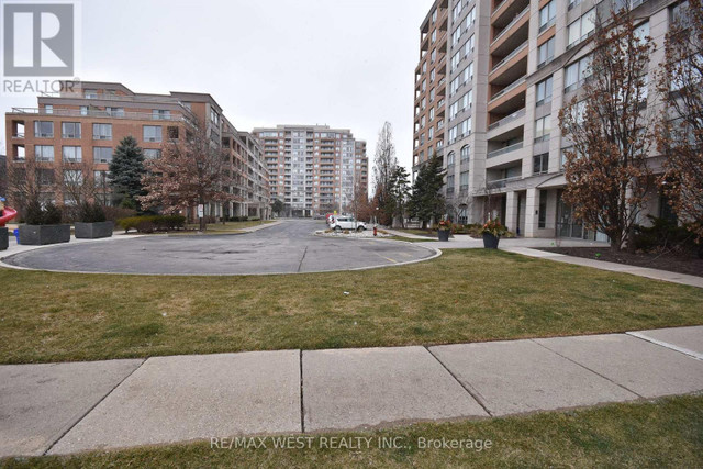 310-29 NORTHERN HEIGHTS DR Richmond Hill, Ontario in Condos for Sale in Markham / York Region - Image 2