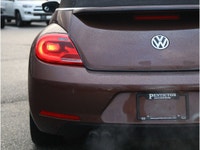 2016 VOLKSWAGEN BEETLE CONVERTIBLE COMFORTLINE - NO ACCIDENTS - BC VEHICLE - NAVIGATION - BACKUP CAM... (image 7)