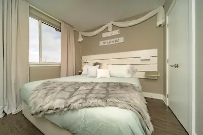 Live in style and comfort just steps away from Niagara Falls’ vibrant tourist and downtown districts...