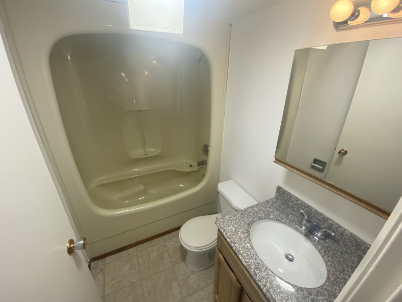 South Side, Large Apt /w a Balcony and Big Storage Room Long Term