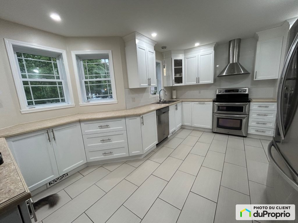 $769,000 - Bungalow in Pointe-Aux-Trembles / East Montreal — photo 2