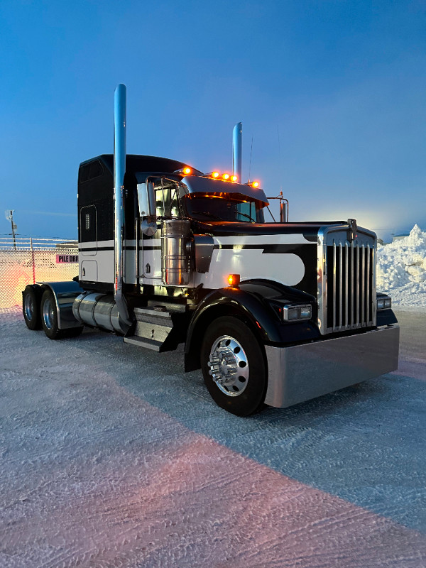 2000 Kenworth W900L in Heavy Trucks in Saskatoon