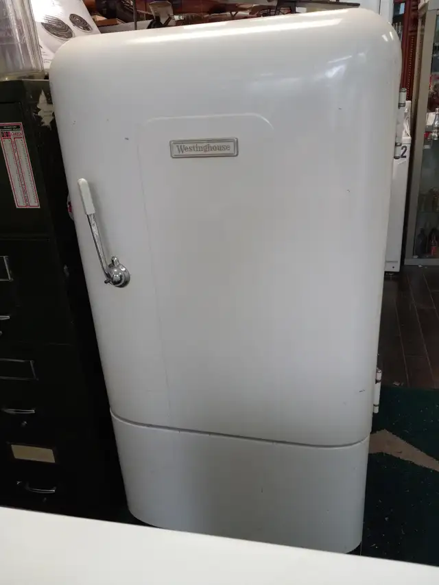 Fridge and Freezer. Antique by Westinghouse in Hobbies & Crafts in City of Toronto - Image 6