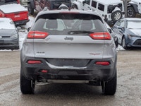Come see this 2018 Jeep Cherokee Trailhawk Leather Plus. Its Automatic transmission and Regular Unle... (image 6)