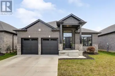 Immaculate one floor detached bungalow. Offering a total of 5 bedrooms and a great layout. The lower...