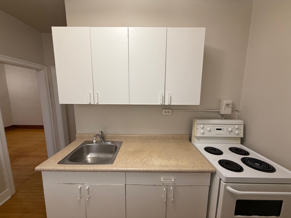 54 YOUNG - 1 BR - available Oct 1st 5