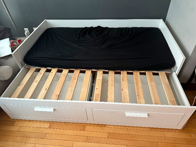 95% NEW IKEA Daybed 2 in 1 with 2 drawers and  mattresses, dans Lits et matelas  à Ville de Montréal - Image 2
