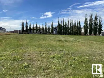 Another lot in Wetaskiwin priced to SELL, build your dream home in this well established subdivision...