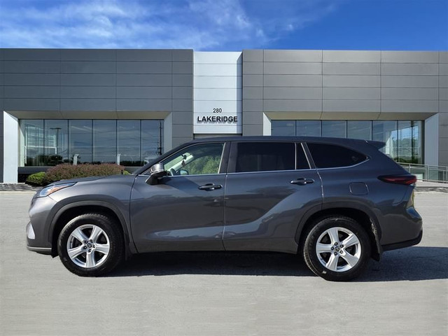 2024 Toyota Highlander LE AWD in Cars & Trucks in Oshawa / Durham Region - Image 2
