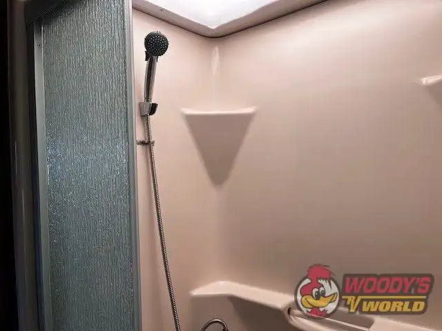 2015 FLEETWOOD EXCURSION 33D in RVs & Motorhomes in Red Deer - Image 28