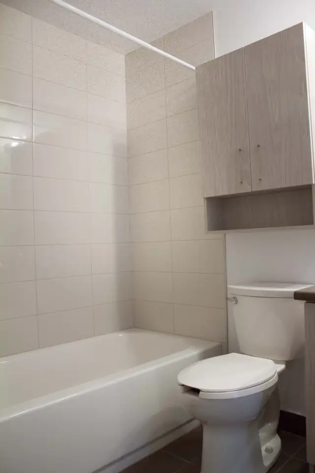 SUPERBE 4 ½ EN COIN,ENTIÈREMENT RÉNOVÉ-1395$ TOUT INCLUS!LIBRE in Long Term Rentals in Québec City - Image 5