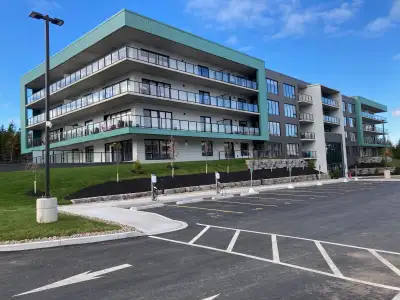 This beautiful 2 bedroom apartment + den is located on Appaloosa Run, off Voyageur Way, in Hammonds...