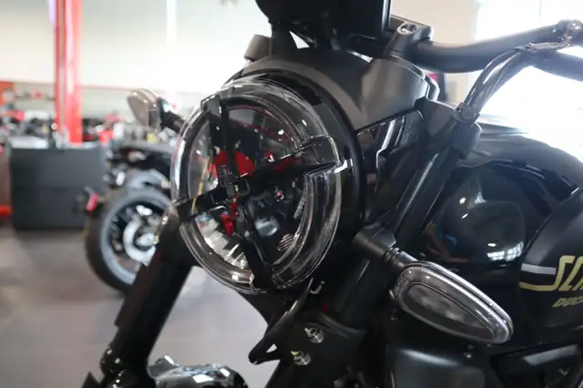 2025 Ducati Full Throttle in Sport Touring in Edmonton - Image 7