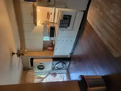 Cherche une colocataire qui travaille et a comme moi son véhicule Une personne propre de sa personne...