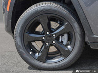 This Jeep Grand Cherokee L has a powerful ERC 3.6L Pentastar(TM) VVT V6 engine w/ESS engine powering... (image 8)