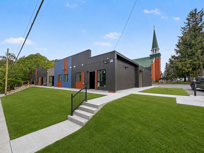 Brand-New 2 Bedroom + Den Apartment | Georgian Bay Lifestyle Welcome to 199 Pine Street, a beautiful...