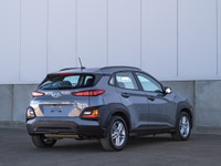CARGET AUTOMOTIVE is thrilled to offer this 2021 Hyundai Kona Essential, a compact crossover offerin... (image 6)