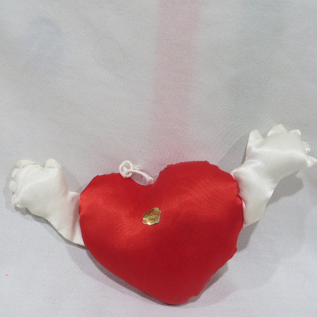 Ceramic 10 Oz Valentine Mug + Stuffy  Valentine Heart With Arms in Holiday, Event & Seasonal in Winnipeg - Image 3