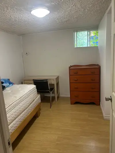 Room for $ 600  (rent, utilities and Internet)