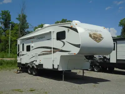 This used fifth wheel is in great shape and well maintained! Only one owner with all working applian...