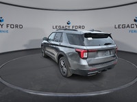 *Leather Seats, Second Row Heated Seats, 21 inch Aluminum Wheels, Premium Package!* Treat your famil... (image 5)