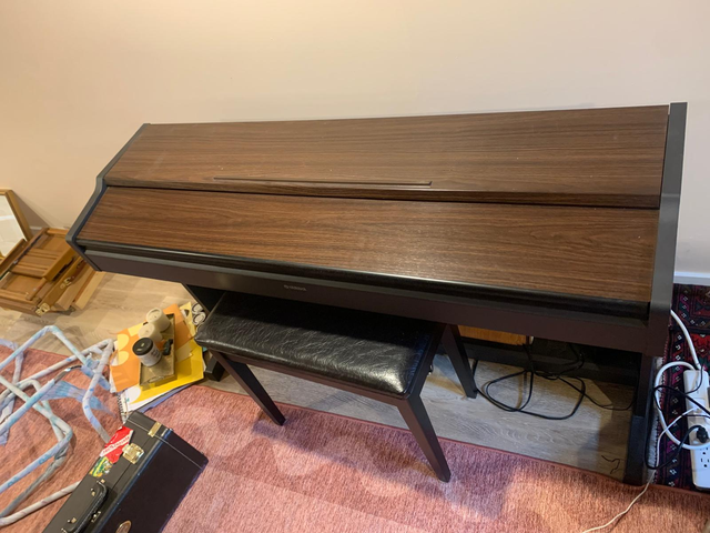 Yamaha YDP-213 electric Digital Piano in Pianos & Keyboards in City of Montréal - Image 4