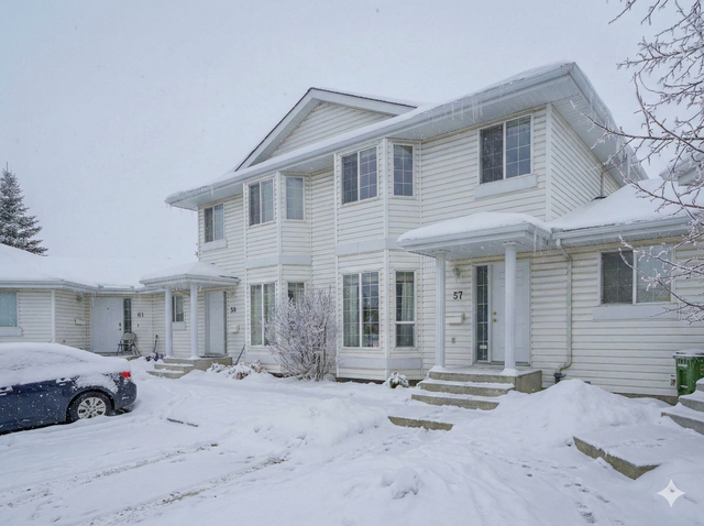 Stunning 3 bedroom townhouse w/ dbl Parking. Silverberry YEG