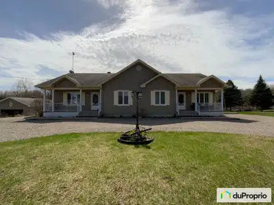 À la recherche de la parfaite maison en campagne ? Vous serez charmé par cette maison intergénératio...