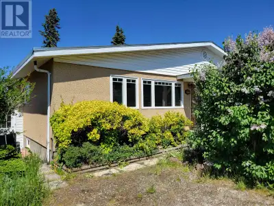 Check out this 3-bedroom 1/2 duplex with 1.5 bathrooms. Recent paint and flooring. Large living room...