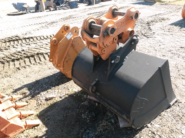 EX60, EX75 excavator quick attach and new clean-up bucket. in Heavy Equipment Parts & Accessories in Kamloops - Image 3