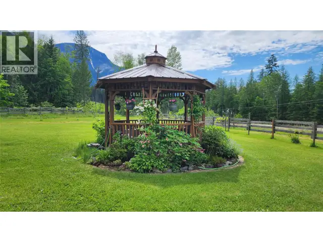 3015 6 Highway Nakusp, British Columbia in Houses for Sale in Nelson - Image 4