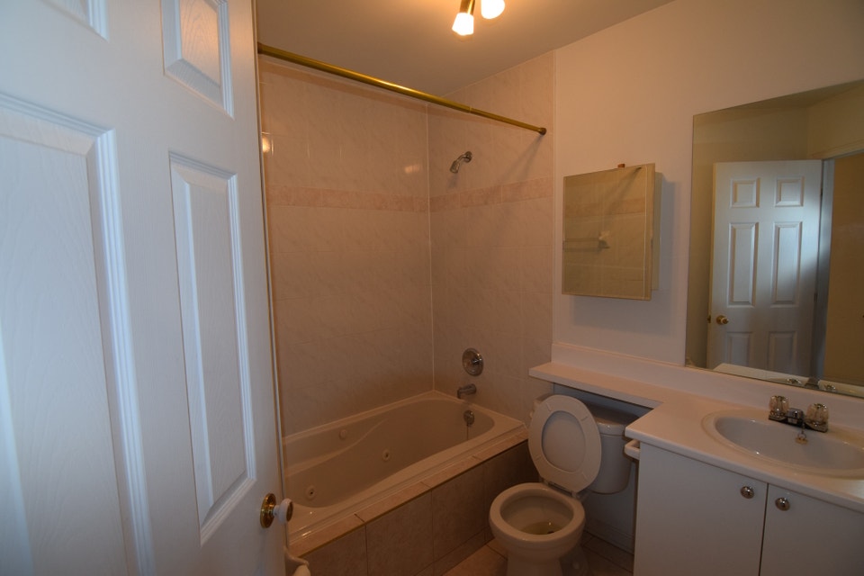 Beautiful open-concept 3 1/2 apartment unit for rent 4