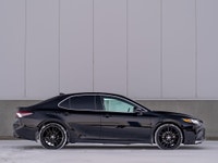 CARGET AUTOMOTIVE is thrilled to offer this 2023 Toyota Camry Hybrid XSE, a sporty, fuel-efficient m... (image 4)