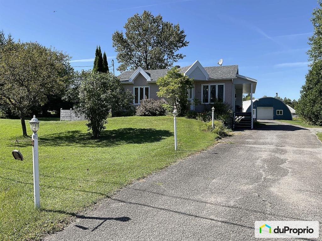 $690,000 - Acreage / Hobby Farm / Ranch for sale in Neuville — photo 1