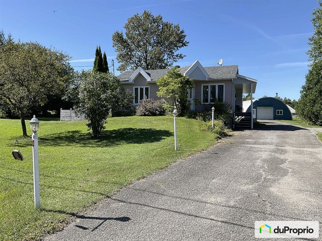 $690,000 - Acreage / Hobby Farm / Ranch for sale in Neuville — photo 1